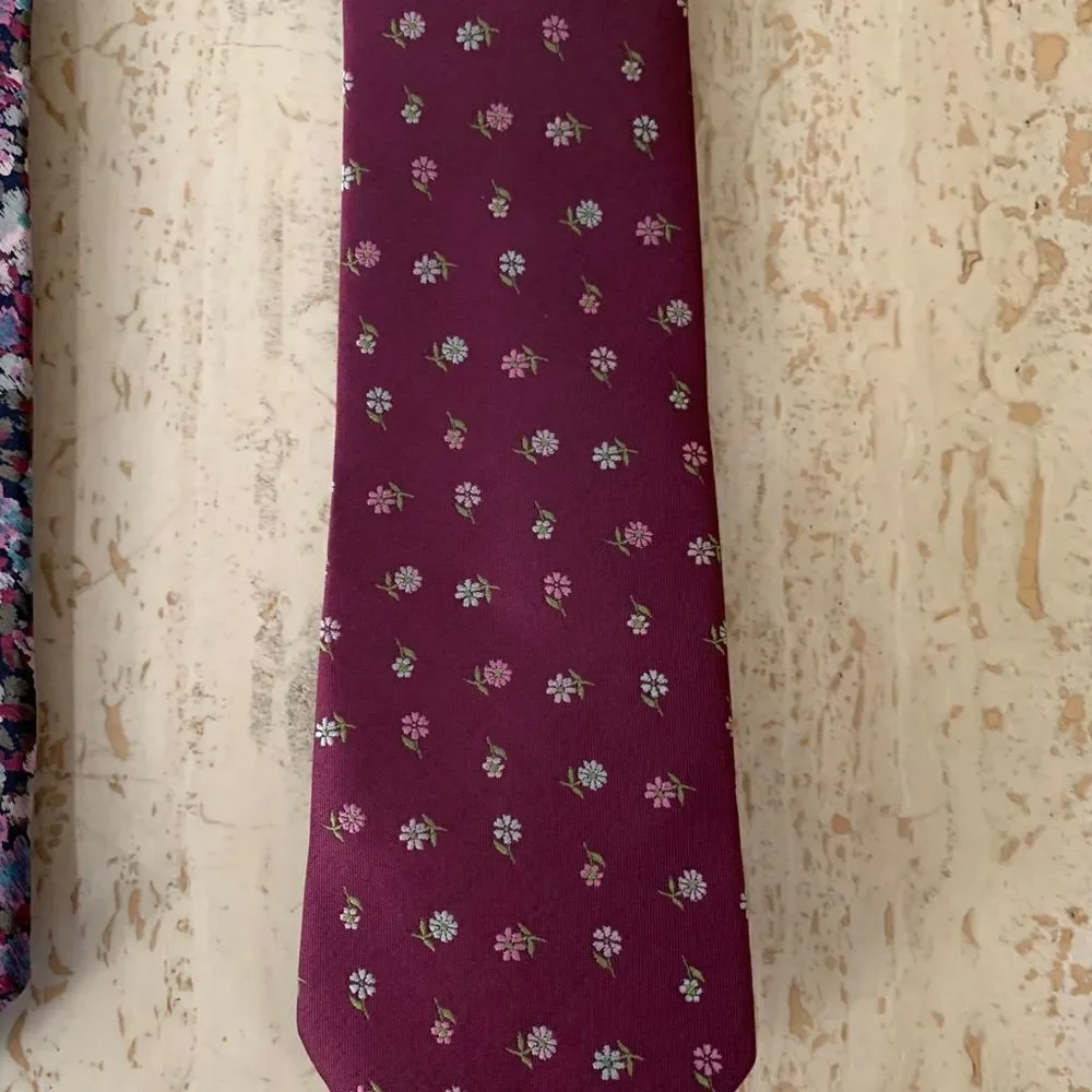 👔Two 100% silk  ties